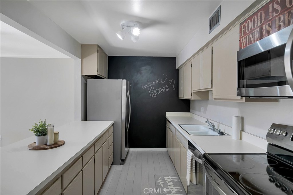 Photo for 333 N LOUISE Street, 19, Glendale, CA 91206 - Listing #SR-19255879 333 N LOUISE Street, 19, Glendale, CA 91206