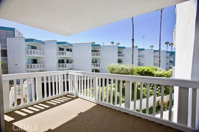 610 The Village, Redondo Beach, California 90277, 1 Bedroom Bedrooms, ,1 BathroomBathrooms,Residential,Sold,The Village,SR18190563