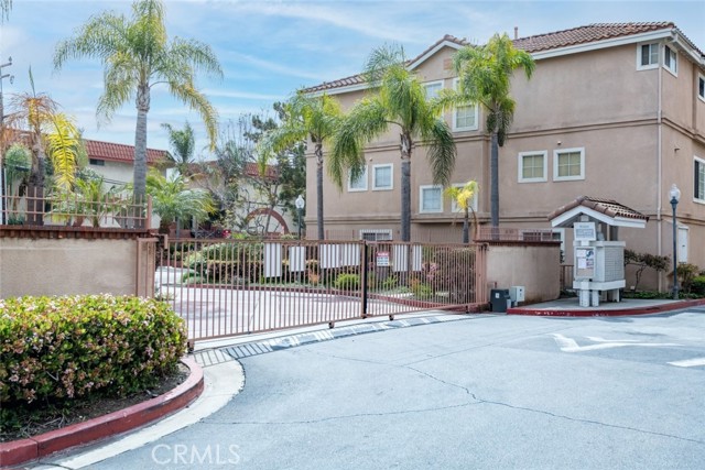 3 Bed Home for Sale in Hawthorne, California