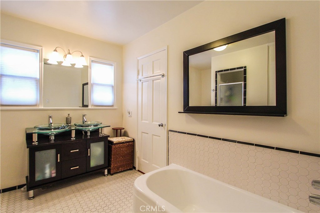 Photo for 1317 IDLEWOOD Road, Glendale, CA 91202 - Listing #SR-19113891 1317 IDLEWOOD Road, Glendale, CA 91202