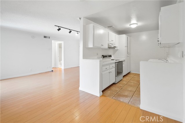 1 Bed Home for Sale in Encino, California