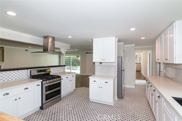 4 Bed Home for Sale in Van Nuys, California