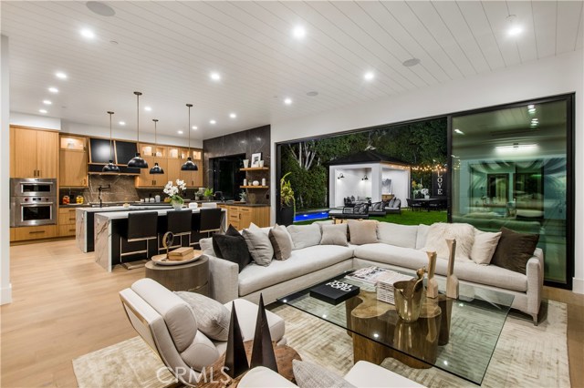 5 Bed Home for Sale in Studio City, California