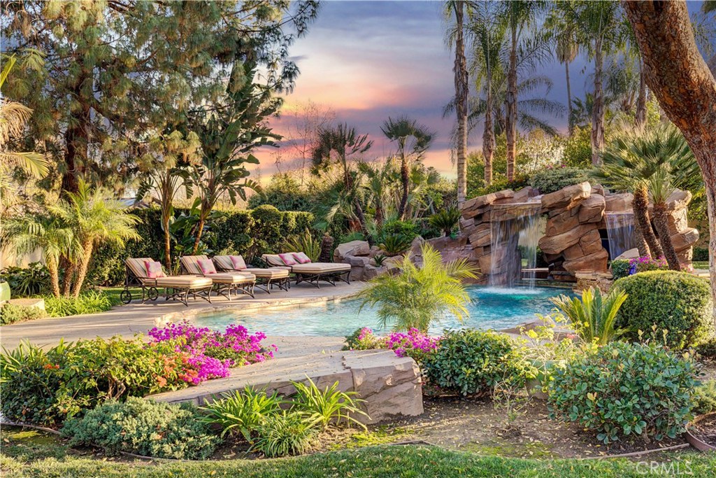 Photo of 23500 COLLINS STREET, Woodland Hills, CA 91367