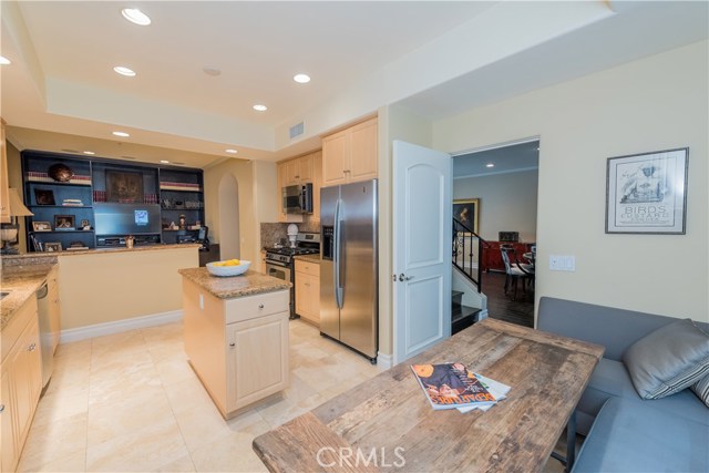 851 N San Vicente Boulevard 125