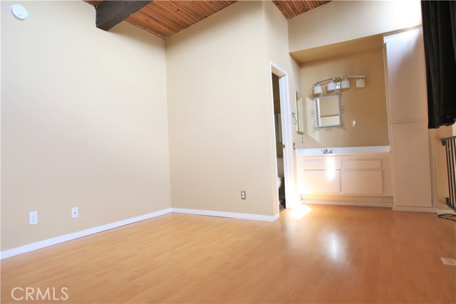 1 Bed Home for Sale in Encino, California