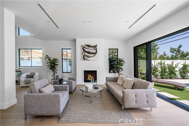 5 Bed Home for Sale in Encino, California