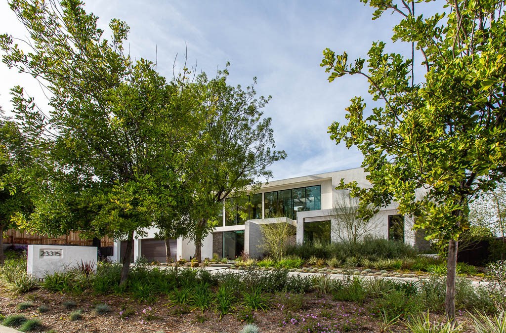 Photo for 23315 CALVERT Street, Woodland Hills, CA 91367 - Listing #SR-19072953 23315 CALVERT Street, Woodland Hills, CA 91367