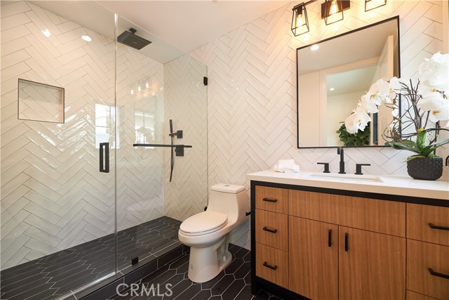 5 Bed Home for Sale in Encino, California