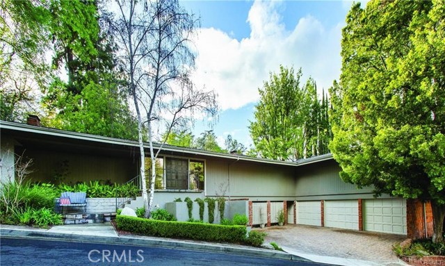 Photo of 4965 Queen Florence Lane, Woodland Hills, CA 91364