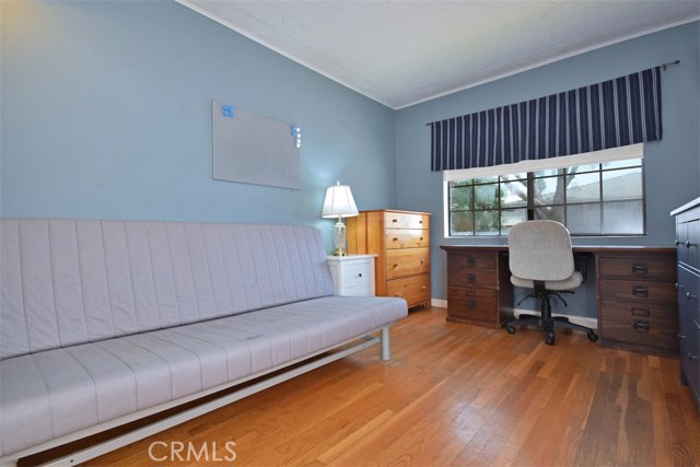 Second bedroom w/backyard view.