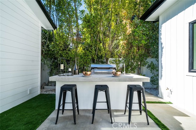6 Bed Home for Sale in Studio City, California