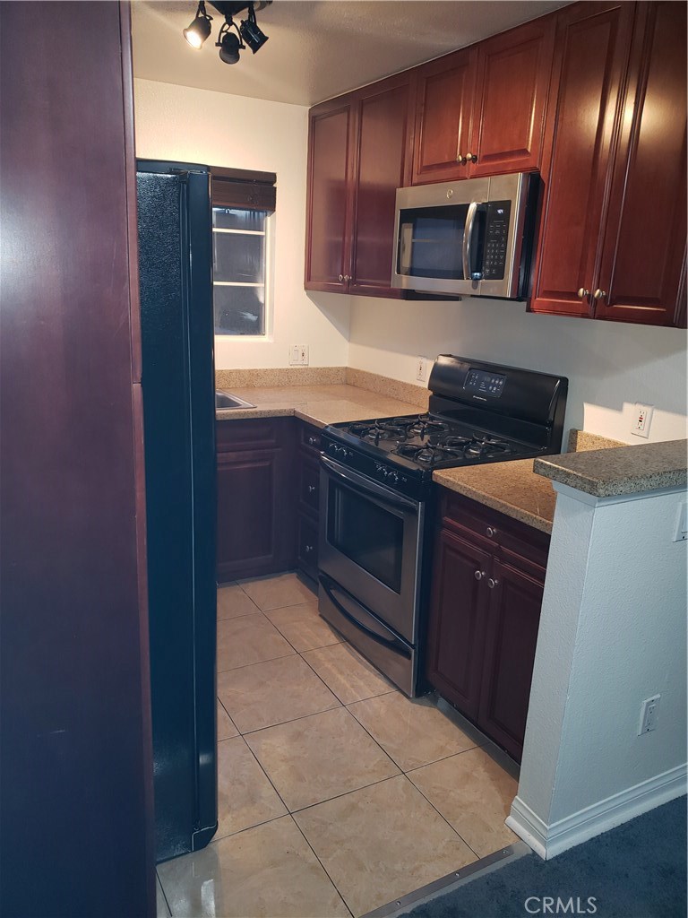 Photo for 5525 Canoga Avenue, 219, Woodland Hills, CA 91367 - Listing #SR-19278251 5525 Canoga Avenue, 219, Woodland Hills, CA 91367