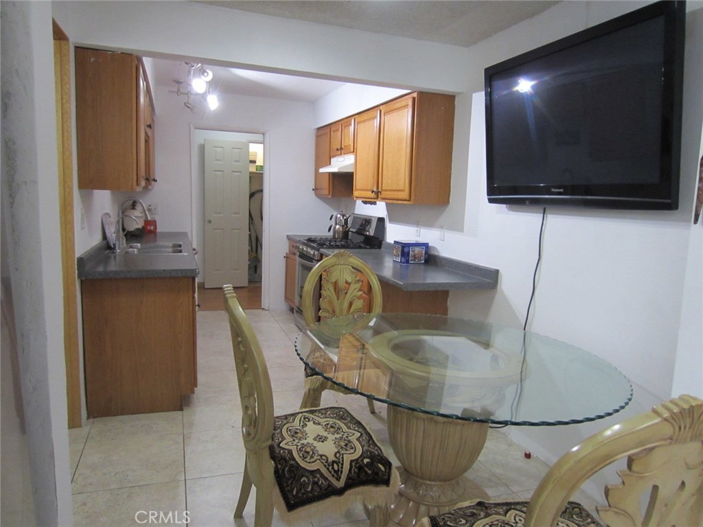 Photo for 570 W Stocker Street, 214, Glendale, CA 91202 - Listing #SR-19274904 570 W Stocker Street, 214, Glendale, CA 91202
