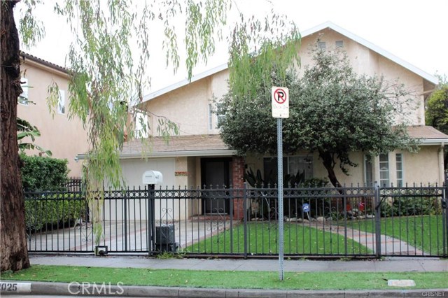 Photo of 22025 Martinez Street, Woodland Hills, CA 91364
