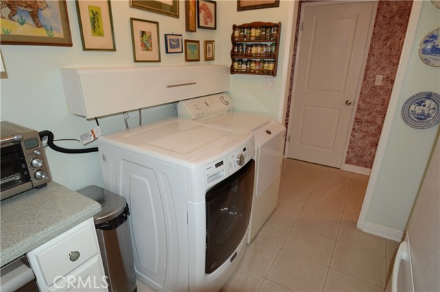 WASHER AND DRYER INCLUDED. WASHER AND DRYER INCLUDED.