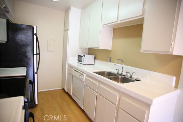 1 Bed Home for Sale in Encino, California