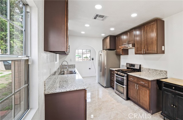4 Bed Home for Sale in Van Nuys, California