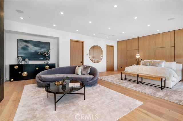 6 Bed Home for Sale in Encino, California