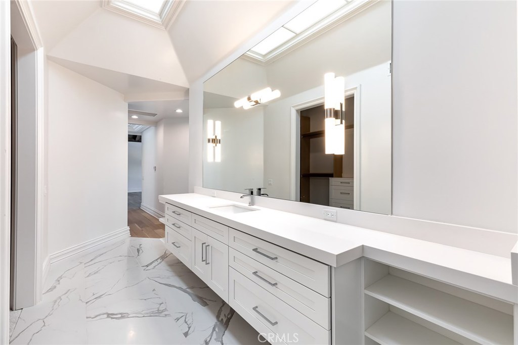 Photo for 20637 KINGSBORO Way, Woodland Hills, CA 91364 - Listing #SR-19233515 20637 KINGSBORO Way, Woodland Hills, CA 91364
