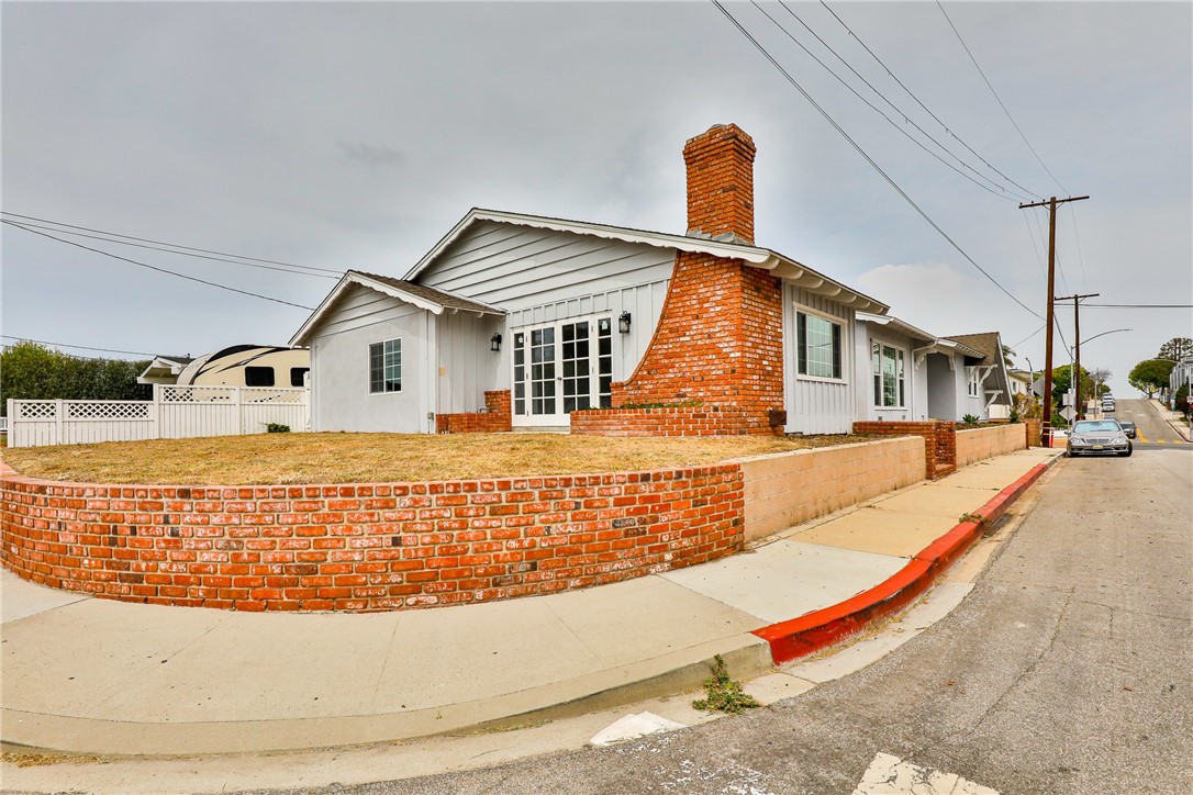 1257 11th Street, Manhattan Beach, California 90266, 4 Bedrooms Bedrooms, ,3 BathroomsBathrooms,Residential,Sold,11th,SR21075874