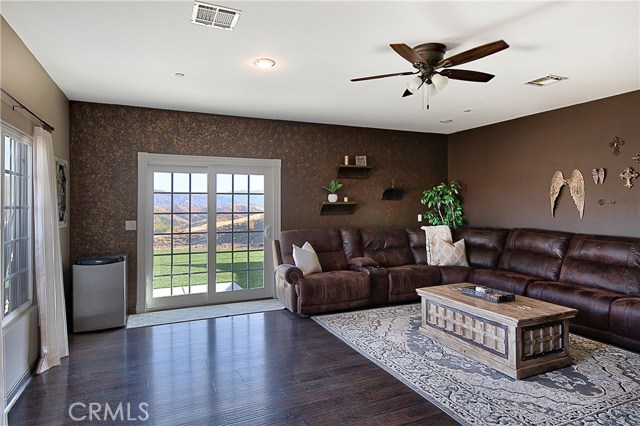 3 Bed Home for Sale in Agua Dulce, California