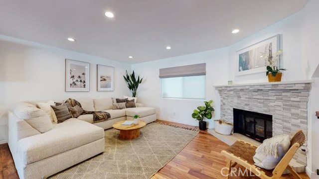1427 12th Street, Manhattan Beach, California 90266, 2 Bedrooms Bedrooms, ,3 BathroomsBathrooms,Residential,Sold,12th,SR20201962