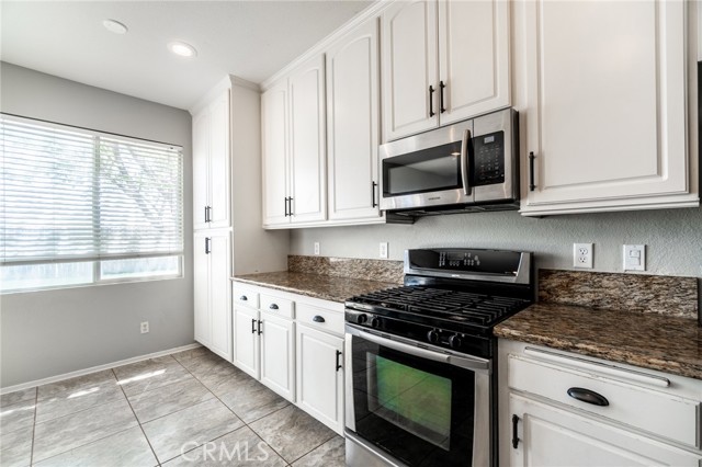 5 Bed Home for Sale in Rosamond, California