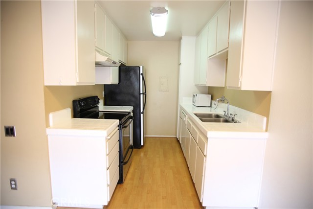 1 Bed Home for Sale in Encino, California