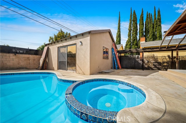 4 Bed Home for Sale in Van Nuys, California