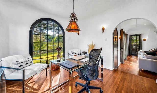 2 Bed Home for Sale in Toluca Lake, California