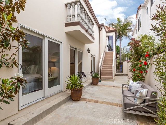 3005 Maple Avenue, Manhattan Beach, California 90266, 5 Bedrooms Bedrooms, ,4 BathroomsBathrooms,Residential,Sold,Maple,SR17121858