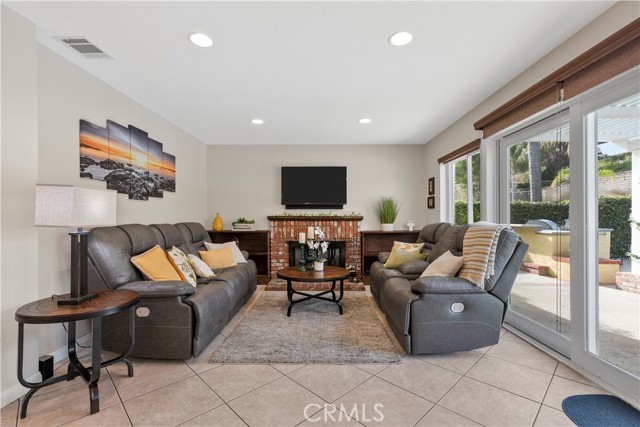 5 Bed Home for Sale in Saugus, California