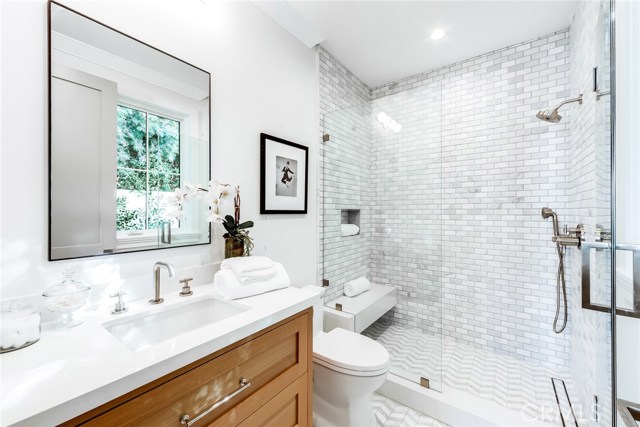5 Bed Home for Sale in Encino, California