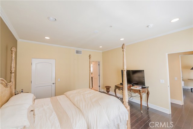851 N San Vicente Boulevard 125