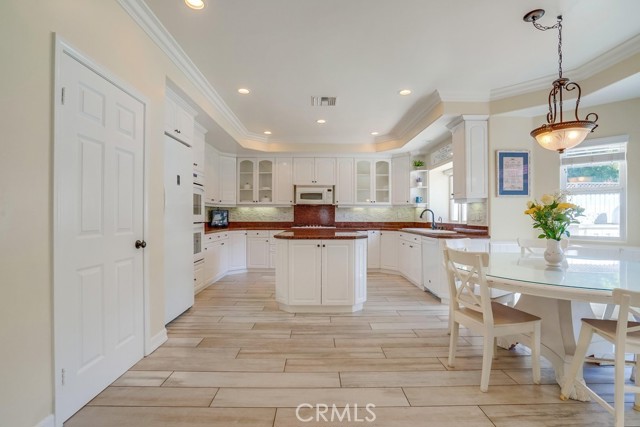 5 Bed Home for Sale in Valley Village, California