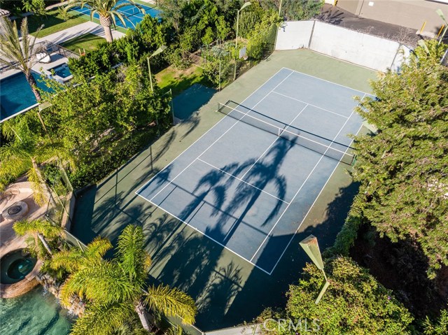 6 Bed Home for Sale in Sherman Oaks, California