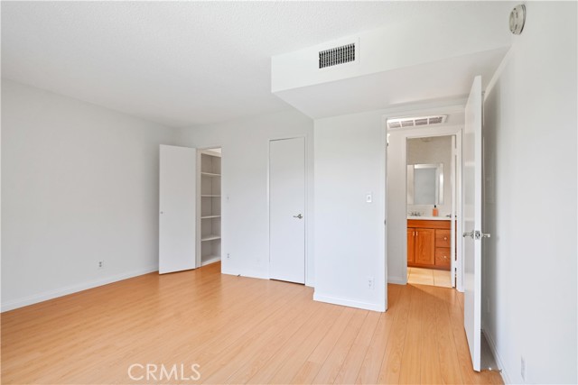 1 Bed Home for Sale in Encino, California