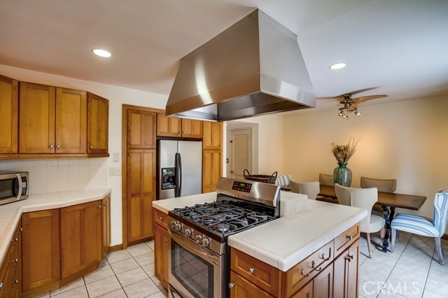 511 Meyer Lane, Redondo Beach, California 90278, 2 Bedrooms Bedrooms, ,1 BathroomBathrooms,Residential,Sold,Meyer,SR19152938