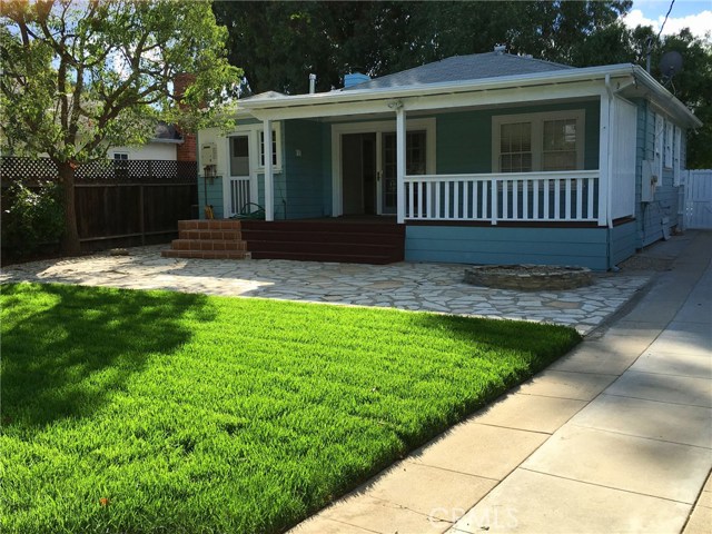 Photo of 22025 De La Guerra Street, Woodland Hills, CA 91364