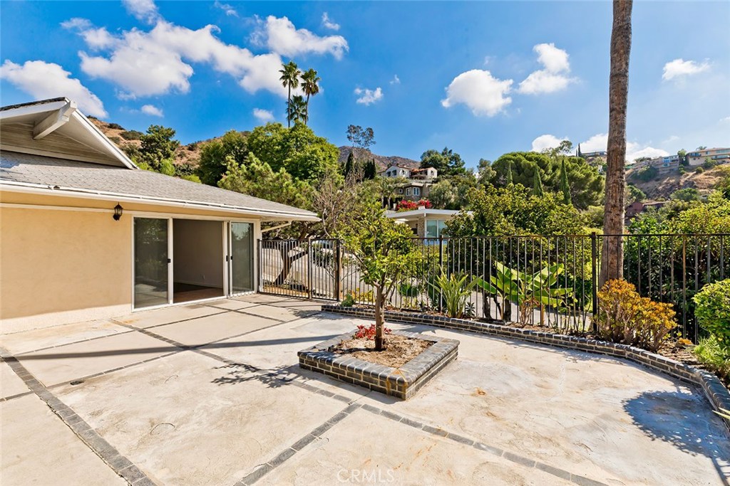 Photo for 648 ROBIN GLEN Drive, Glendale, CA 91202 - Listing #SR-19227329 648 ROBIN GLEN Drive, Glendale, CA 91202