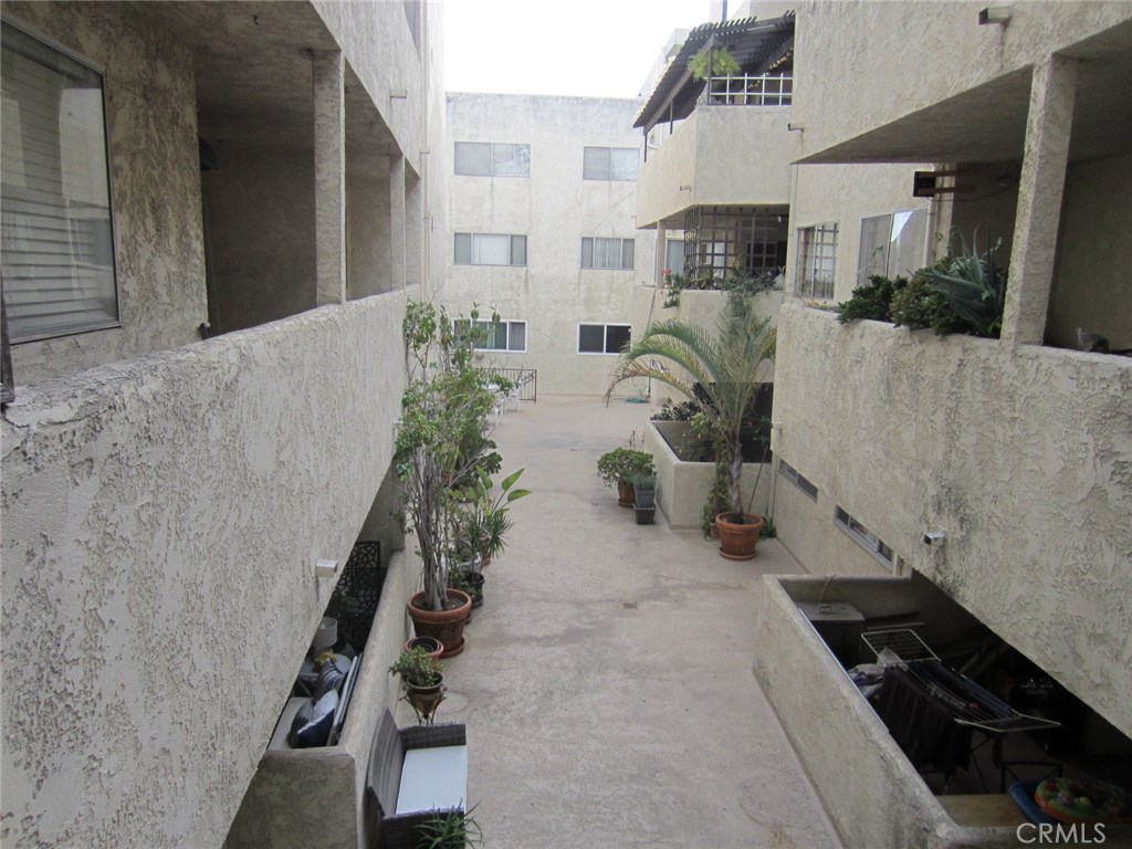 Photo for 570 W Stocker Street, 214, Glendale, CA 91202 - Listing #SR-19274904 570 W Stocker Street, 214, Glendale, CA 91202