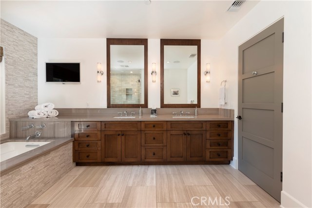 4 Bed Home for Sale in Sherman Oaks, California