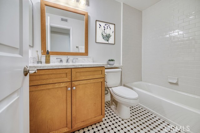 2 Bed Home for Sale in Studio City, California