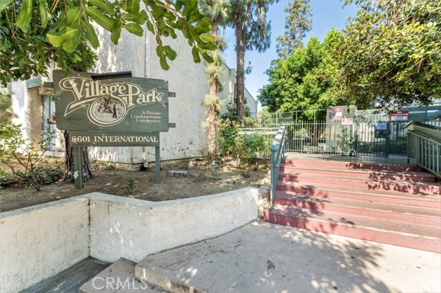 Detail Gallery Image 1 of 16 For 8601 International Ave #106,  Canoga Park,  CA 91304 - 2 Beds | 2 Baths