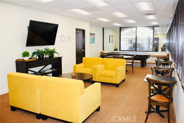 1 Bed Home for Sale in Encino, California