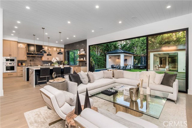 5 Bed Home for Sale in Studio City, California