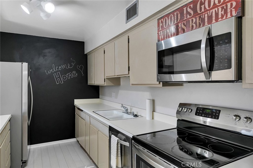 Photo for 333 N LOUISE Street, 19, Glendale, CA 91206 - Listing #SR-19255879 333 N LOUISE Street, 19, Glendale, CA 91206