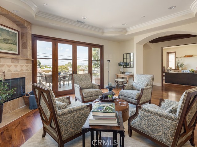 Living room with view of terrace, entrance and office/bedroom.