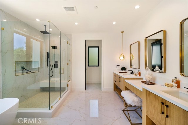 6 Bed Home for Sale in Studio City, California
